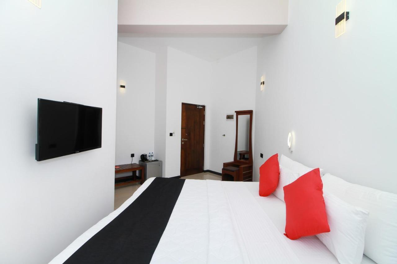 Grace Beach Resort By Travel Corners ネゴンボ エクステリア 写真